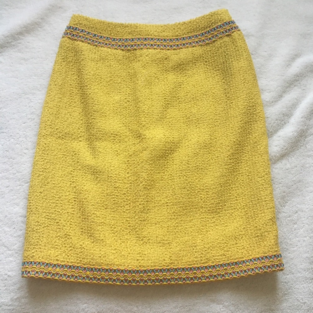Sold! Vintage Chanel 1994 yellow scoubidou trim jacket and skirt suit - Picture 16 of 17